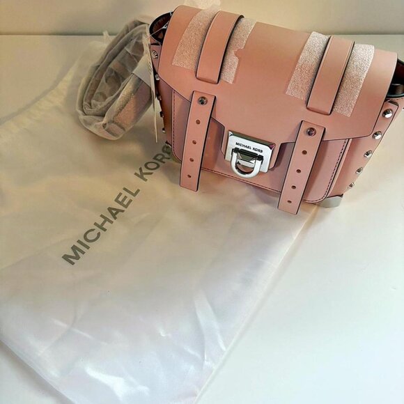 Michael Kors Manhattan Small Messenger Crossbody bag in a smokey rose color. - Picture 2 of 8